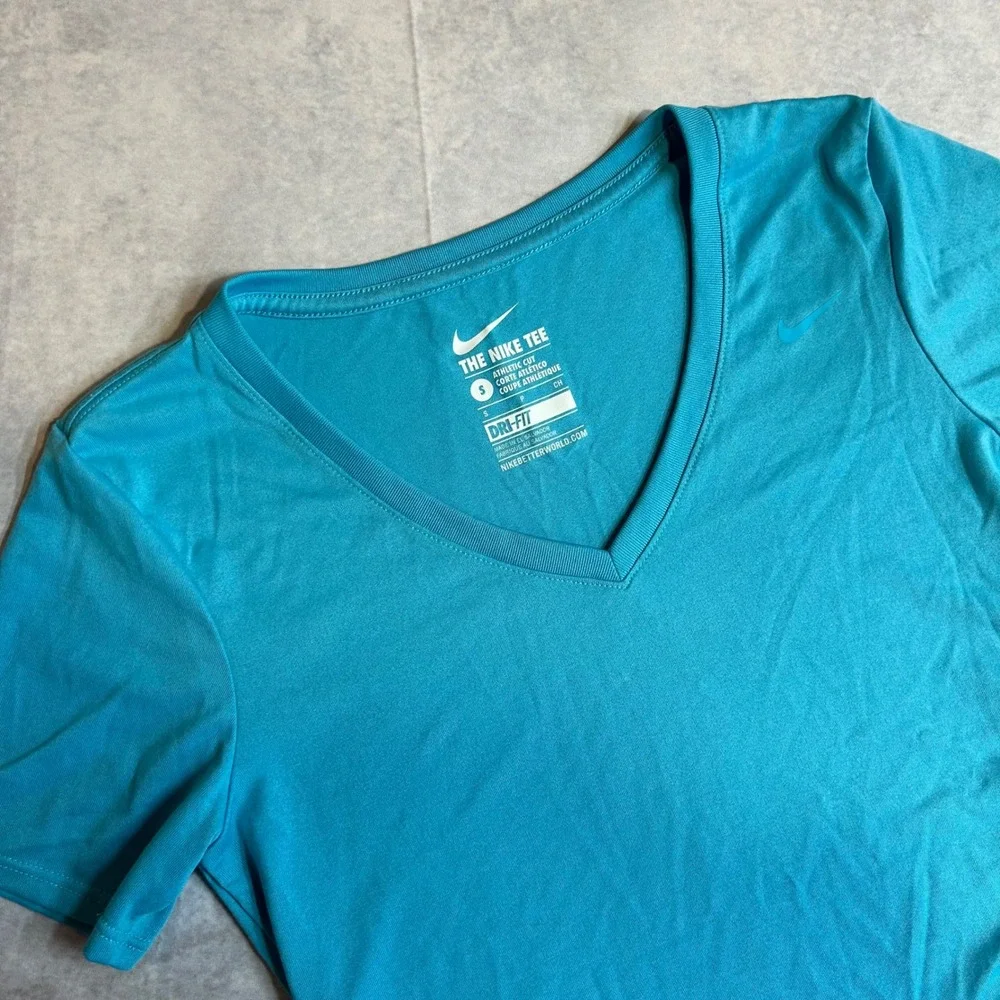 Nike Womens Dri-FIT V-Neck Athletic T-Shirt Turquoise Blue Small 684683-418